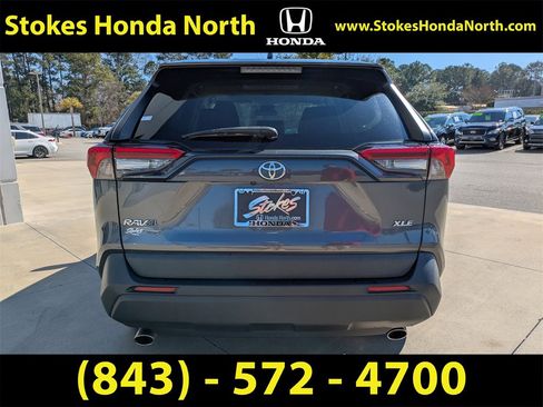 Used 2022 Toyota RAV4 XLE Premium image 5