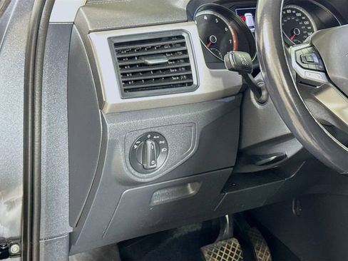 Used 2021 Volkswagen Atlas SE w/ Towing Package image 8