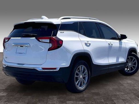 Used 2024 GMC Terrain SLT FWD image 2