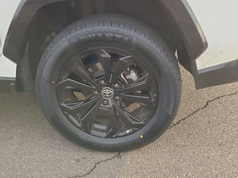 Used 2022 Toyota RAV4 SE image 16