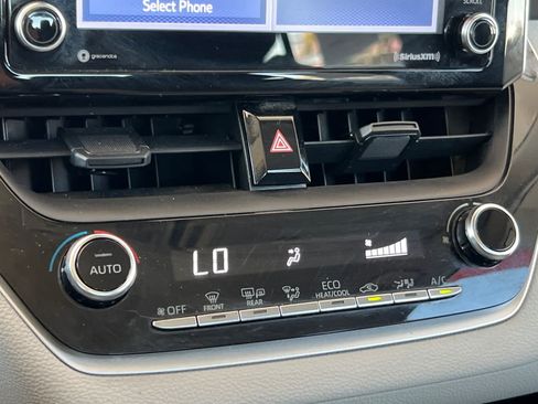 Used 2021 Toyota Corolla LE FWD image 20