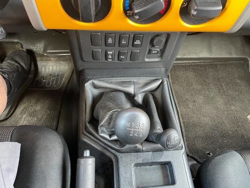 Used 2007 Toyota FJ Cruiser Base 4dr SUV 4WD (4L V6 6M) image 40