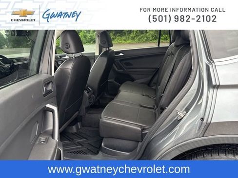 Used 2018 Volkswagen Tiguan SE AWD/4WD image 28