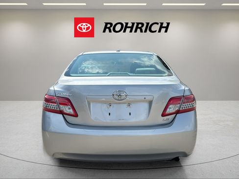 Used 2010 Toyota Camry LE FWD image 7