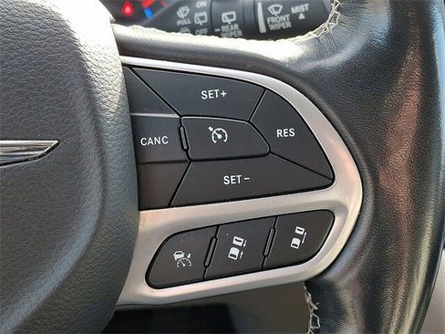 Used 2021 Chrysler Pacifica Touring-L image 22