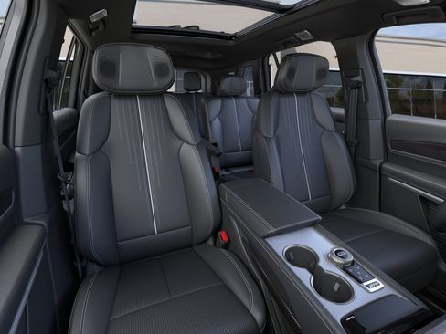 New 2027 Cadillac Vistiq Sport w/ LPO, Floor Liner Package AWD/4WD image 16