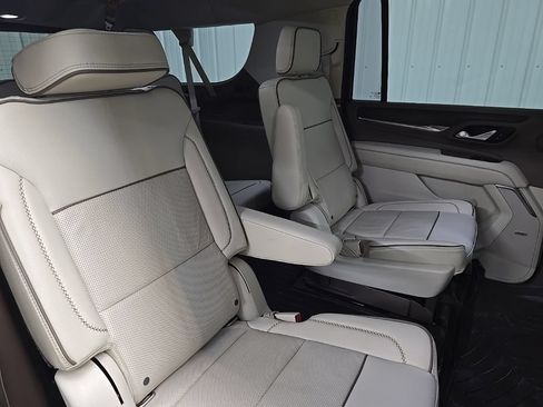 Used 2021 GMC Yukon XL Denali w/ Denali Premium Package AWD/4WD image 17