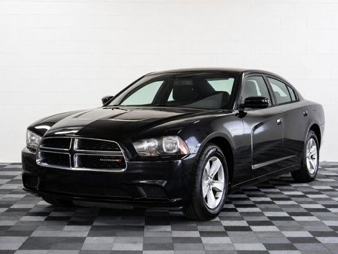 Used 2013 Dodge Charger SE w/ Connectivity Group RWD image 1