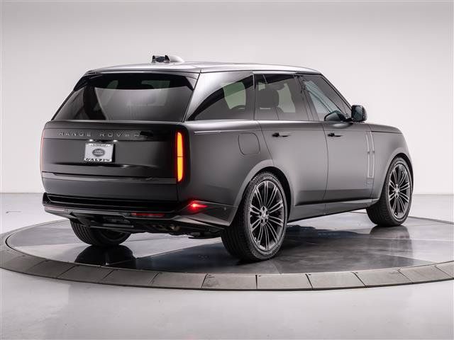 Used 2025 Land Rover Range Rover SE AWD/4WD image 5
