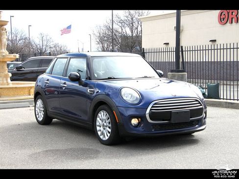 Used 2015 MINI Cooper 4-Door Hardtop w/ Premium Package FWD image 4