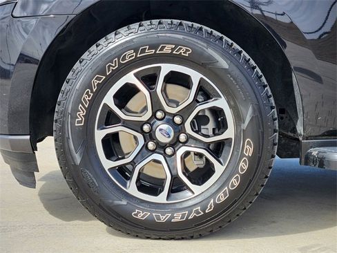 Used 2024 Ford Expedition XLT image 11