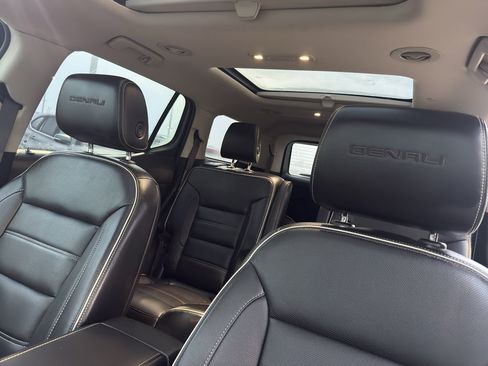 Certified 2018 GMC Acadia Denali w/ Technology Package AWD/4WD image 27