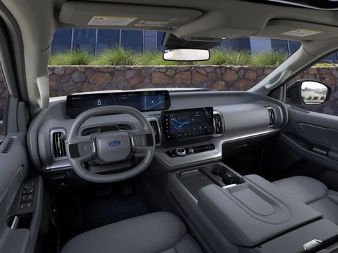 New 2025 Ford Expedition Active image 9