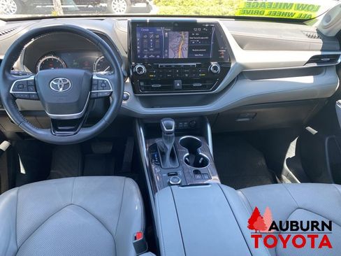 Used 2022 Toyota Highlander Platinum AWD/4WD image 34