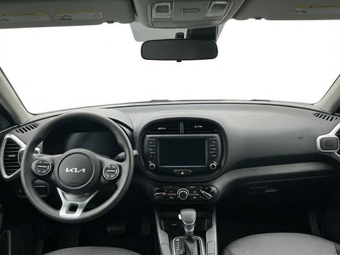 Used 2025 Kia Soul LX w/ LX Technology Package FWD image 15