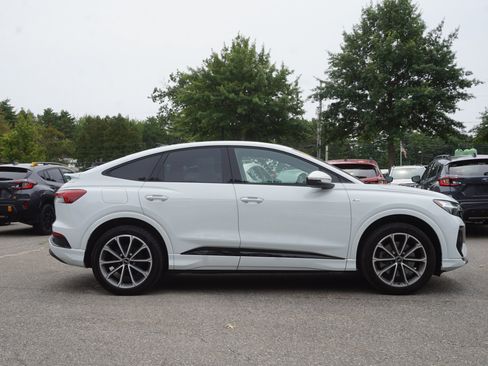 Used 2022 Audi Q4 e-tron Premium Plus AWD/4WD image 4