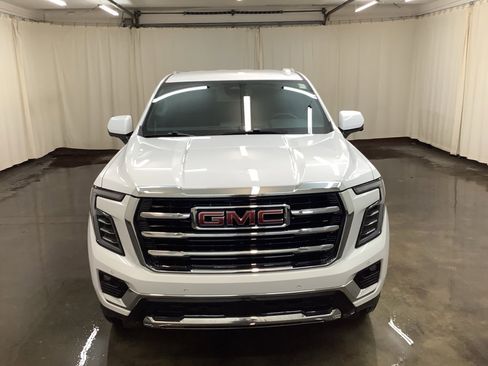 Used 2025 GMC Yukon Elevation image 3