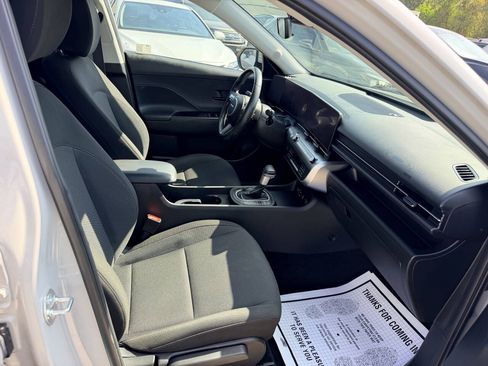 Used 2025 Hyundai Kona SEL FWD image 24