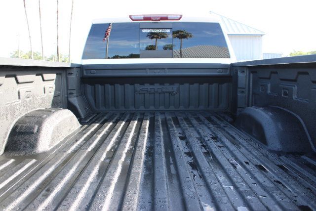 Used 2022 GMC Sierra 2500 AT4 w/ AT4 Premium Plus Package AWD/4WD image 10