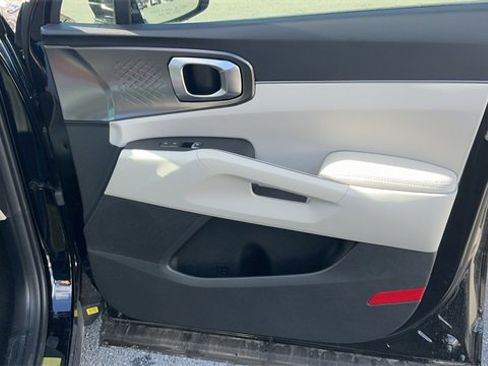 Certified 2025 Kia Sorento EX w/ EX Panoramic Sunroof Package image 16