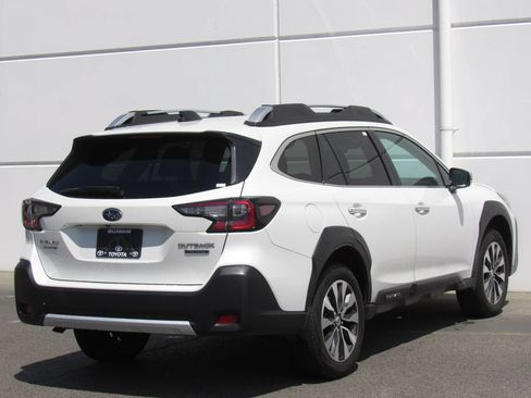Used 2023 Subaru Outback Touring AWD/4WD image 6