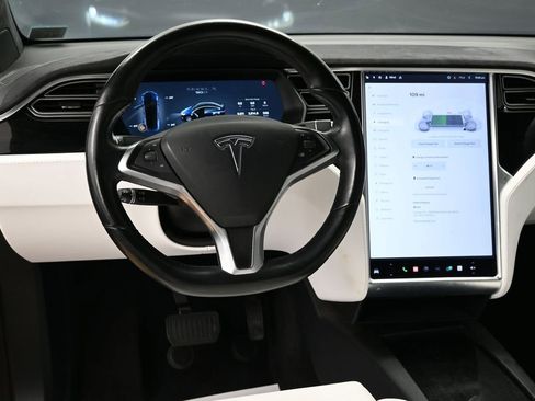 Used 2017 Tesla Model X 90D image 39