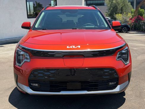 Used 2023 Kia Niro Wave FWD image 2