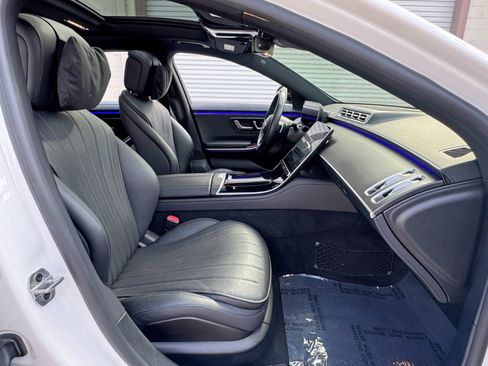Used 2022 Mercedes-Benz S 500 4MATIC w/ AMG Line Package image 16