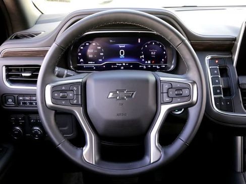 Used 2024 Chevrolet Tahoe Z71 w/ Luxury Package AWD/4WD image 27