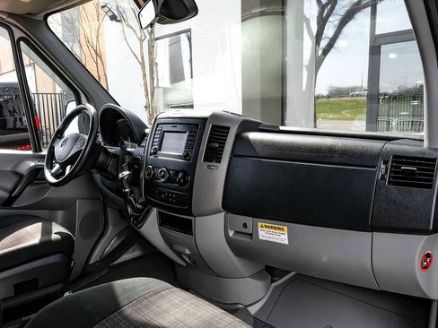 Used 2015 Mercedes-Benz Sprinter 2500 image 10