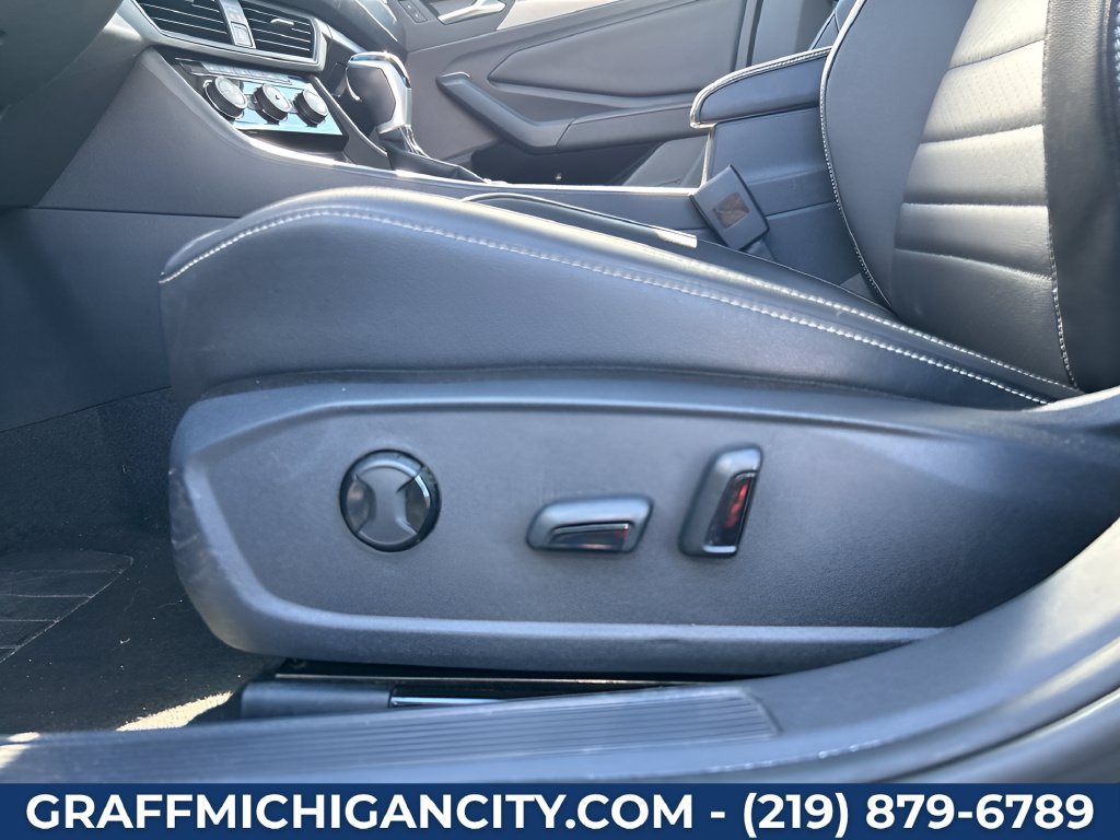 Used 2024 Volkswagen Jetta SE FWD image 13