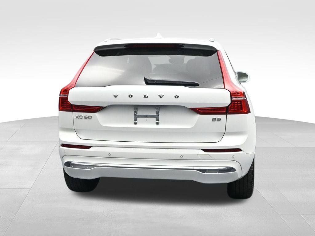 Used 2023 Volvo XC60 B5 Plus FWD image 4