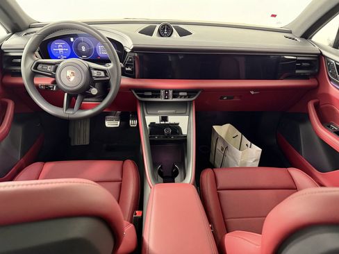 Certified 2025 Porsche Macan 4S Electric AWD/4WD image 16