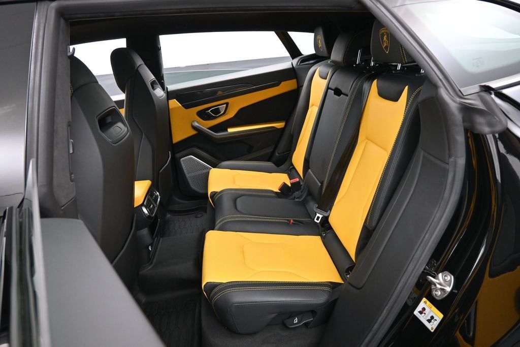 Used 2022 Lamborghini Urus AWD/4WD image 25