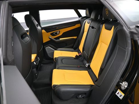 Used 2022 Lamborghini Urus AWD/4WD image 25