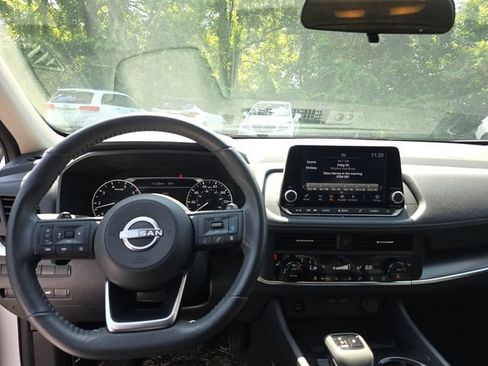 Used 2024 Nissan Rogue SV w/ SV Premium Package FWD image 15