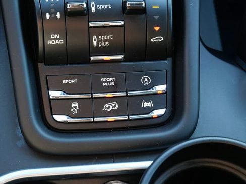 Used 2017 Porsche Cayenne GTS AWD/4WD image 21