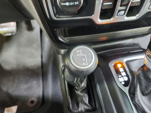 Used 2024 Jeep Wrangler Unlimited Sahara AWD/4WD image 26