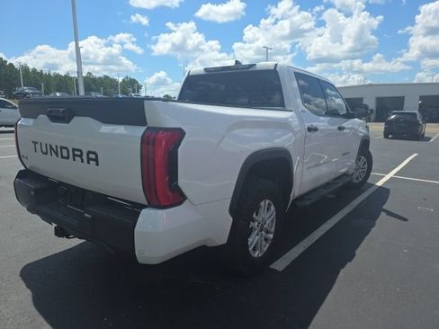 Used 2022 Toyota Tundra SR5 w/ SR5 Convenience Package AWD/4WD image 4