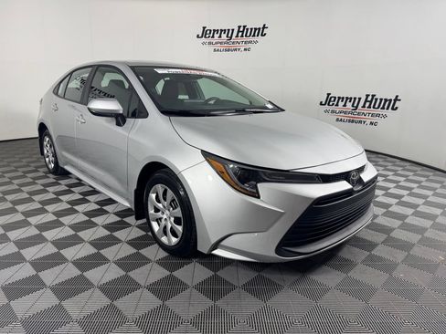 Used 2026 Toyota Corolla LE FWD image 5