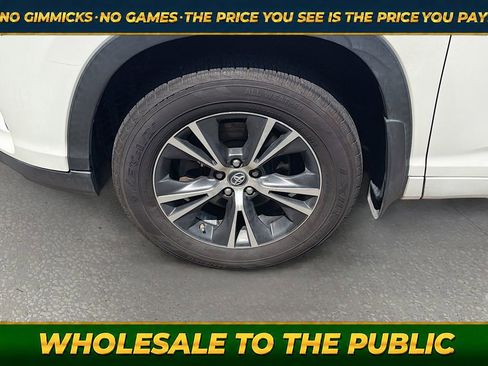 Used 2018 Toyota Highlander Plus AWD/4WD image 38