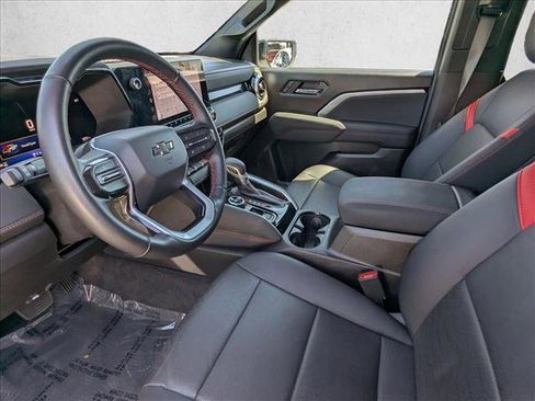 Used 2025 Chevrolet Colorado Z71 w/ Midnight Edition image 16