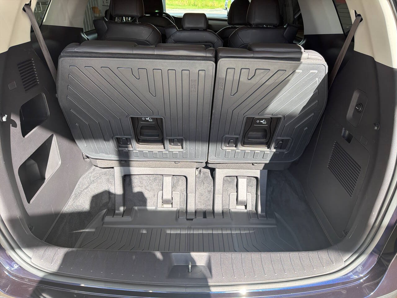 Used 2024 Kia Carnival LX FWD image 23
