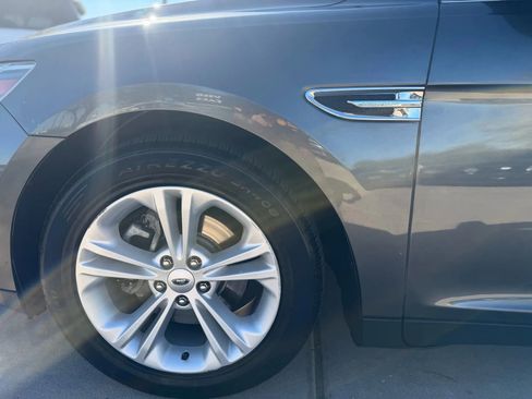 Used 2015 Ford Taurus SE image 13