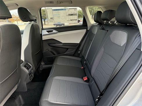 New 2026 Volkswagen Taos SE image 21