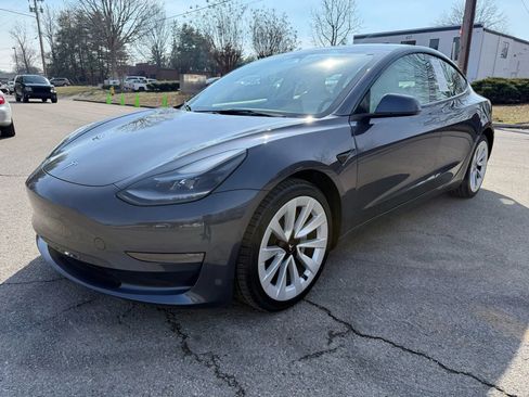 Used 2023 Tesla Model 3 Standard Range image 9