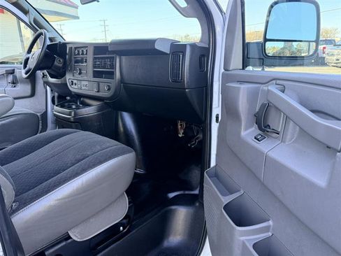 Used 2019 GMC Savana 2500 w/ Driver Convenience Package RWD image 9