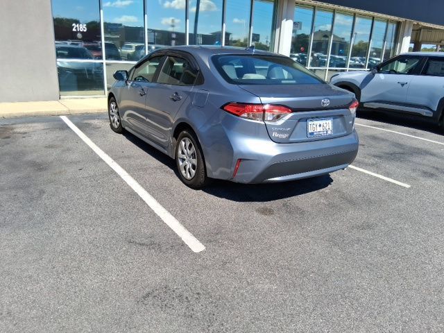 Used 2020 Toyota Corolla LE FWD image 3