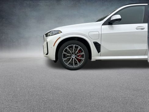 New 2026 BMW X5 xDrive50e image 10