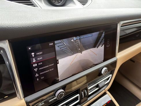 Used 2025 Porsche Macan image 35